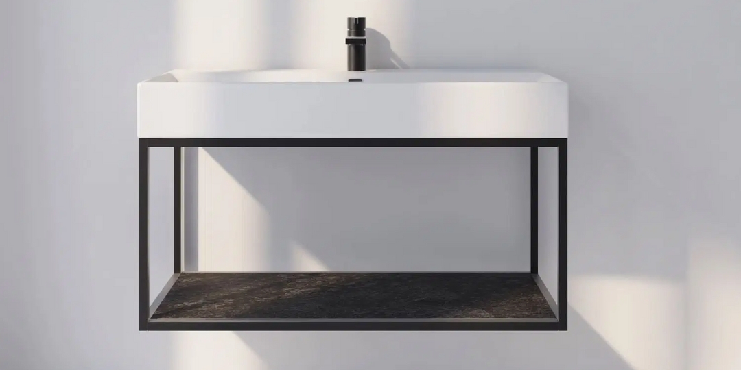 Vista frontal de Encimeras para baños pequeños suspendido en blanco con grifería negra y estructura metálica negra en diseño minimalista